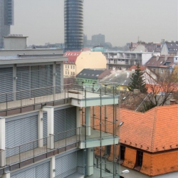 External venetian blinds<br />
Renovated tenement house