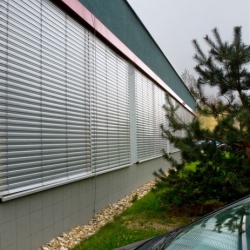 Die Fassadenjalousien<br />
Das Krankenhaus in Bratislava